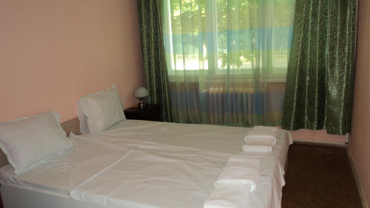 Hotel Stroitel Hisarya Eksteriør billede